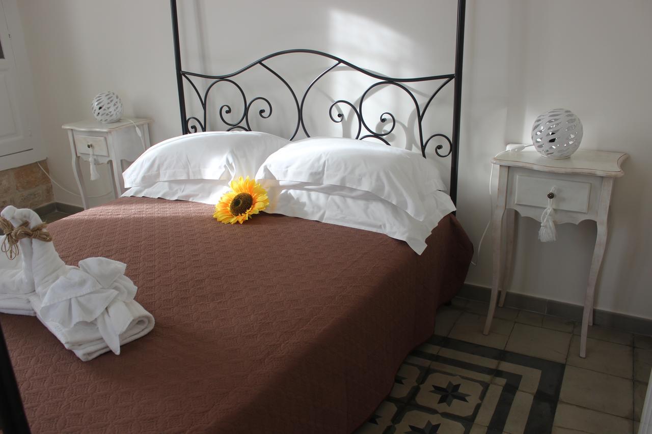 Dimora Girolamo Bed & Breakfast โปลีญาโนอามาเร ภายนอก รูปภาพ
