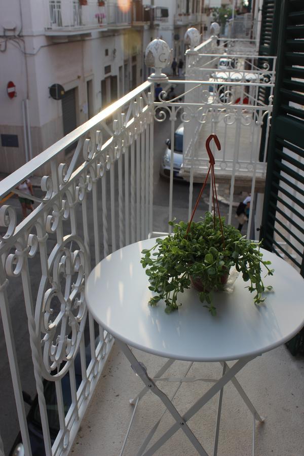 Dimora Girolamo Bed & Breakfast โปลีญาโนอามาเร ภายนอก รูปภาพ